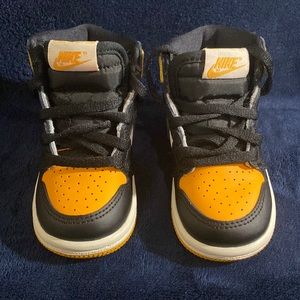 🔥 Air Jordan 1 Retro High OG 'Yellow Toe' Sneaker- Size: 5C, Toddler 🔥